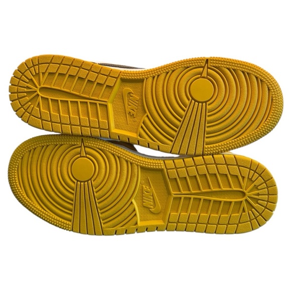 Nike Jordan 1 Retro Hightop OG, ‘Yellow Ochre’ - Picture 5 of 5